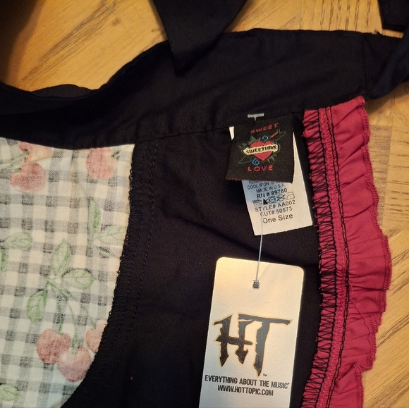 Sweet Love Black and White Gingham Cherry Apron - Picture 6 of 6